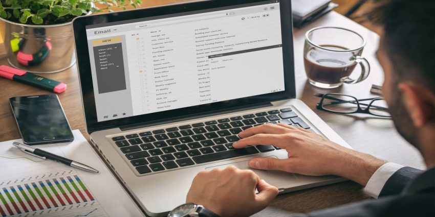 Cài đặt mail tự trả lời trong outlook